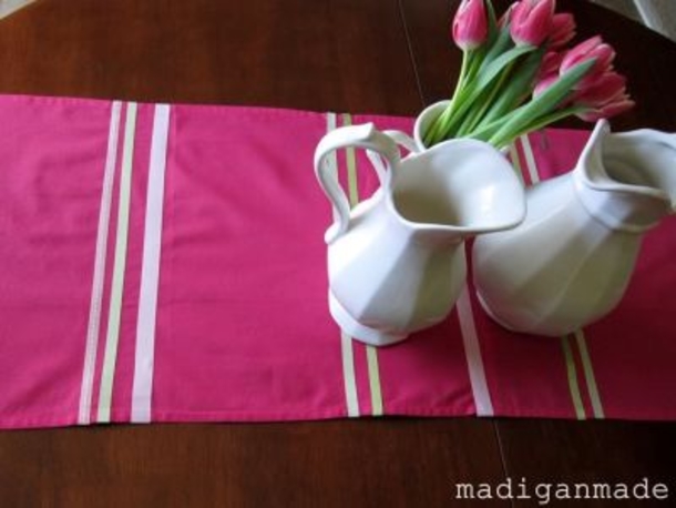 10 Amazing DIY Table Runner Ideas - picture 3