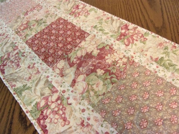 10 Amazing DIY Table Runner Ideas - picture 5