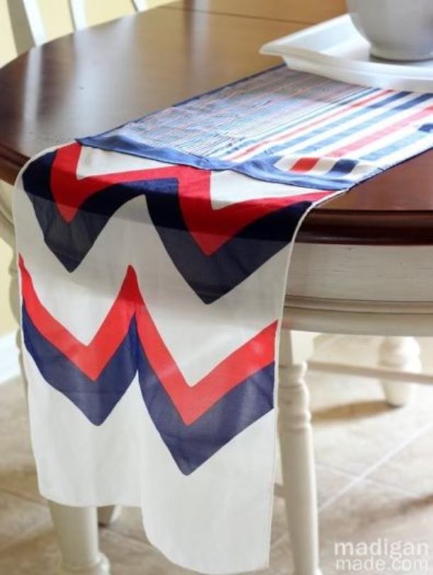 10 Amazing DIY Table Runner Ideas - picture 9