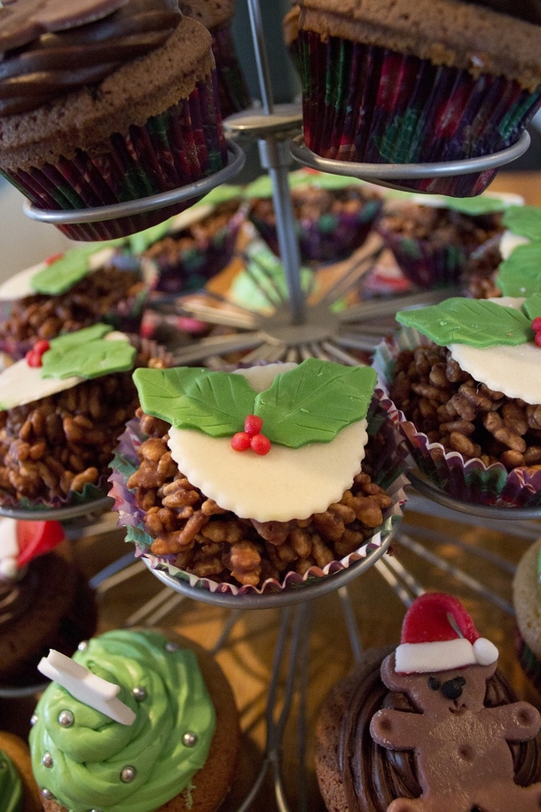 10 Amazing Holiday Christmas Cupcakes - picture 9