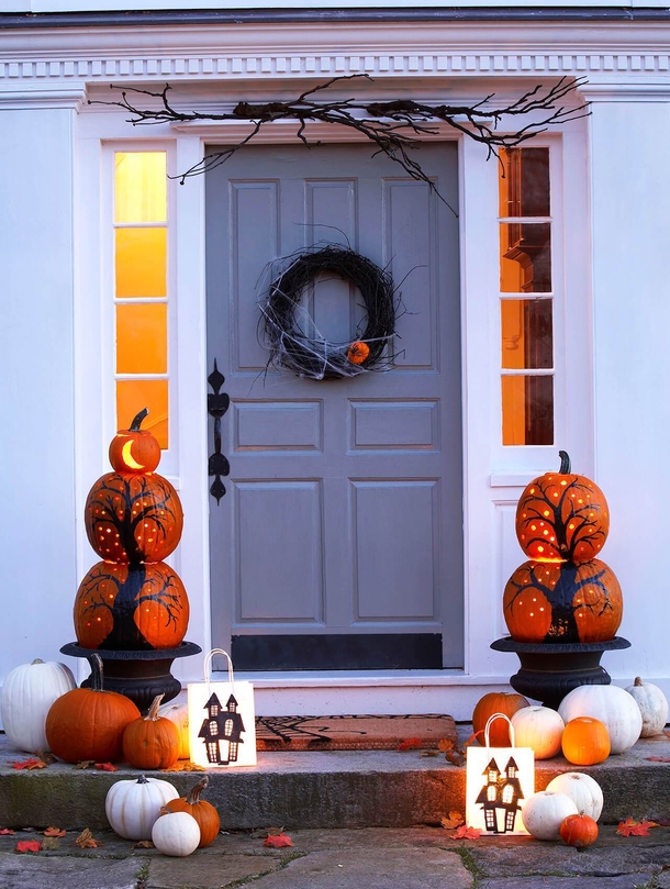 10+ Awesome And Cool Halloween Porch Decoration Ideas - picture 12