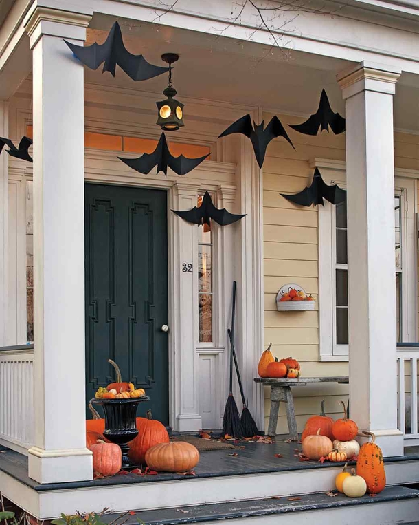 10+ Awesome And Cool Halloween Porch Decoration Ideas - picture 2