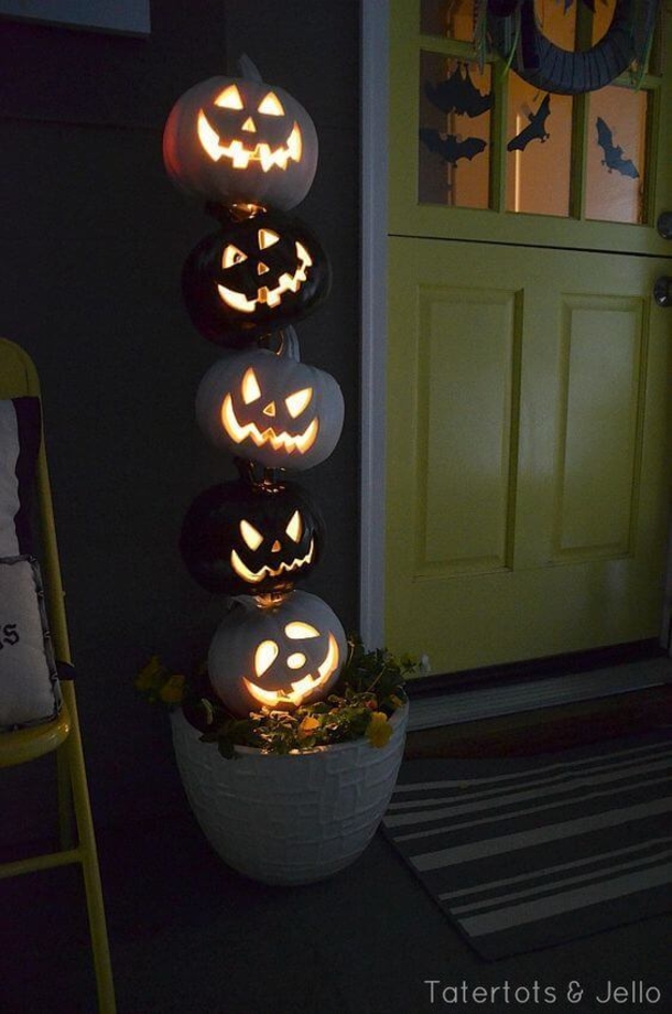 10+ Awesome And Cool Halloween Porch Decoration Ideas - picture 5