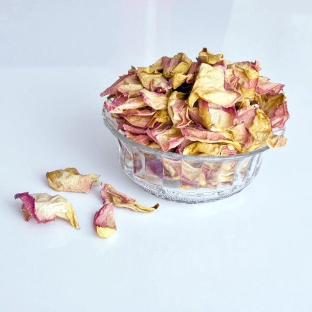10 Beautiful DIY Ways To Use Rose Petals - picture 10