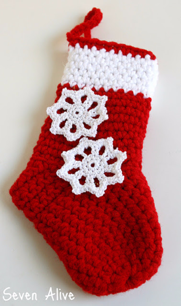 10 Beautiful Winter Crafts Using Snowflakes - picture 11