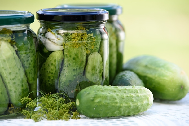 10 beneficial reasons why you shouldn't pour pickle juice down the drain - picture 2