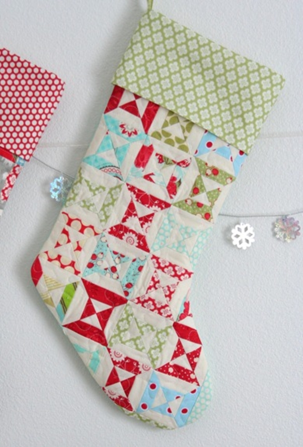 10 Cheap Handmade Christmas Stockings Anyone Can Craft - picture 2