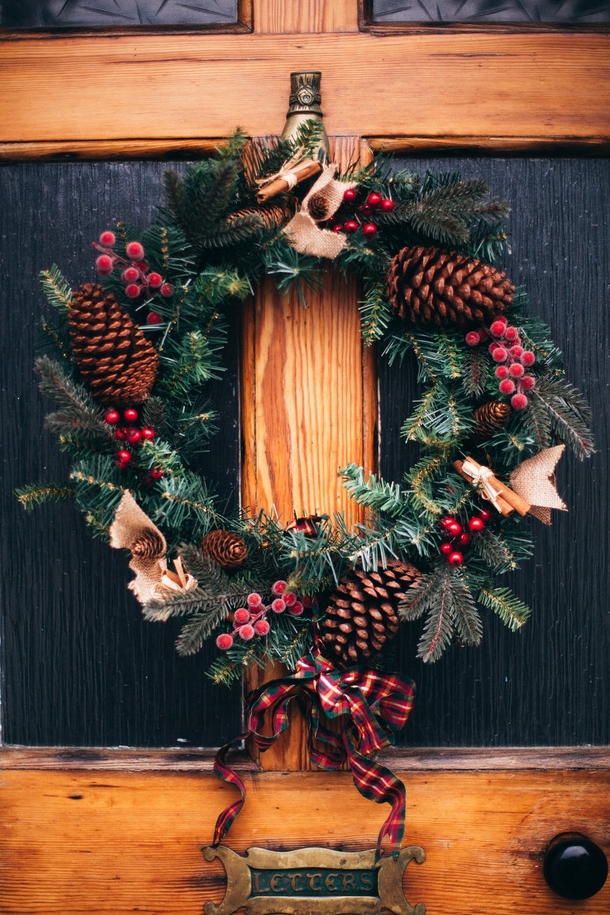 10 Christmas Holiday Wreaths For Your Home - picture 4