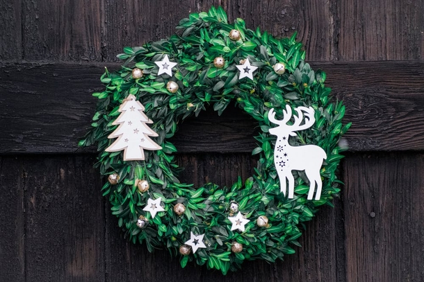 10 Christmas Holiday Wreaths For Your Home - picture 5