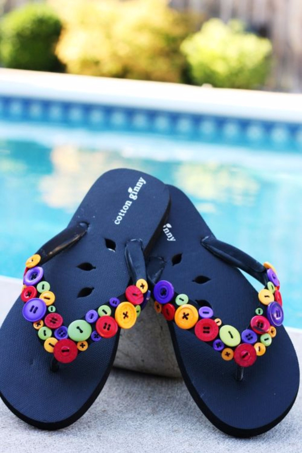 10 Creative DIY Crafts Using Buttons - picture 2