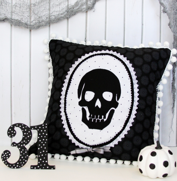 10 Creative DIY Halloween Pillow Ideas - picture 10