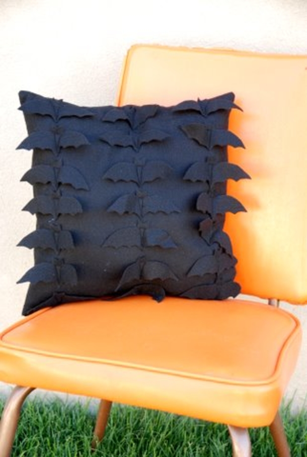 10 Creative DIY Halloween Pillow Ideas - picture 11
