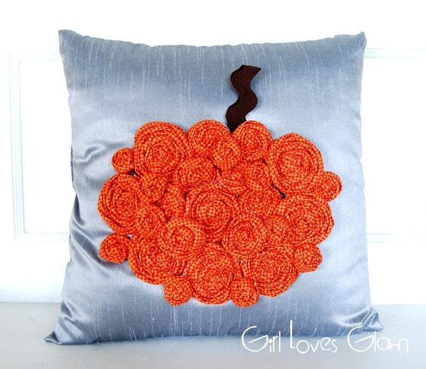 10 Creative DIY Halloween Pillow Ideas - picture 3