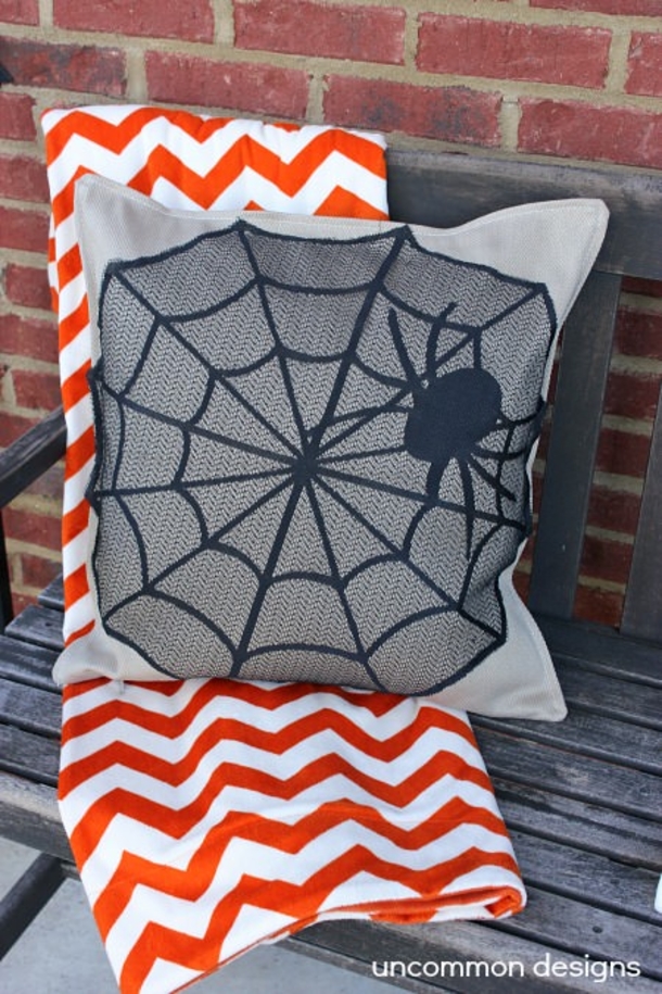 10 Creative DIY Halloween Pillow Ideas - picture 4