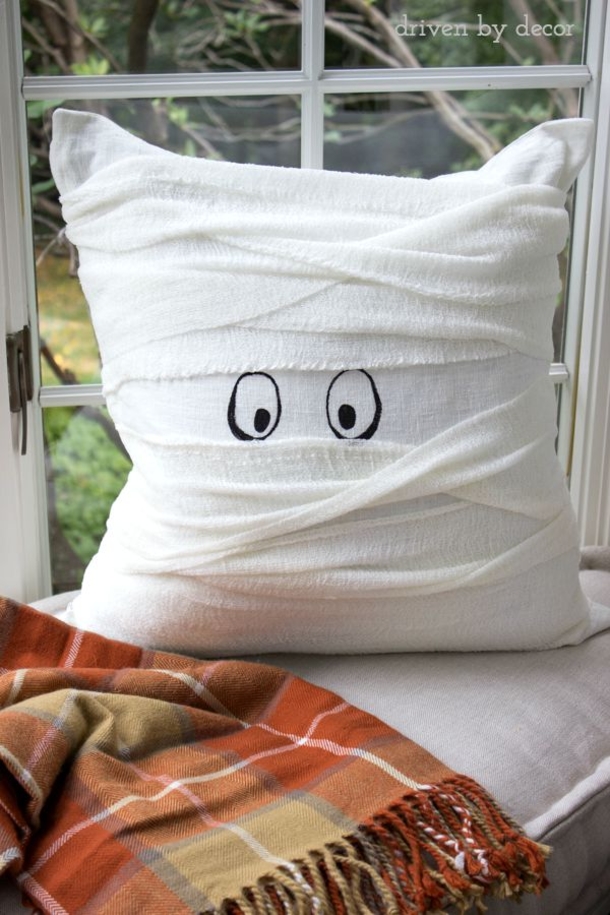 10 Creative DIY Halloween Pillow Ideas - picture 6