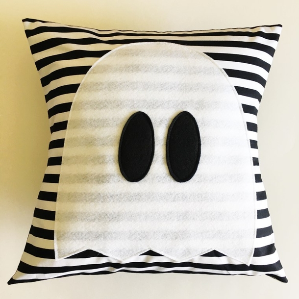 10 Creative DIY Halloween Pillow Ideas - picture 9