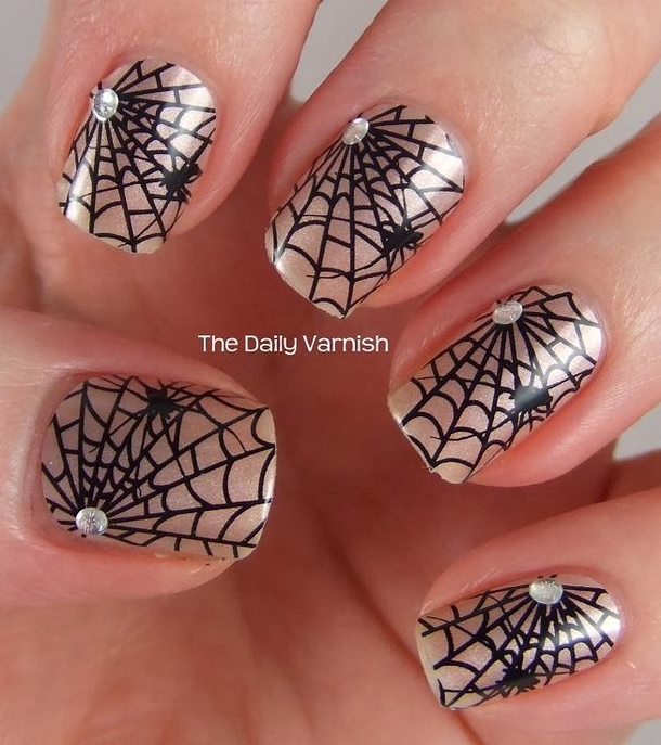 10 Creative Halloween Nail Art Ideas - picture 5