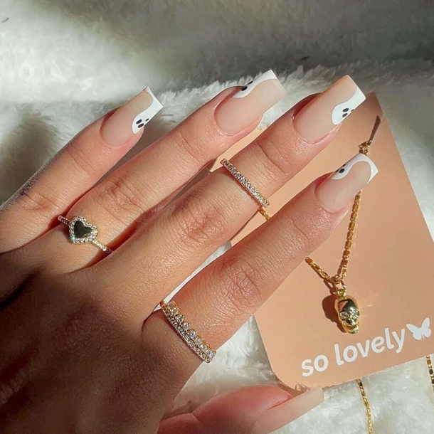 10 Cute But Spooky Halloween Nail Designs For 2023 - picture 3