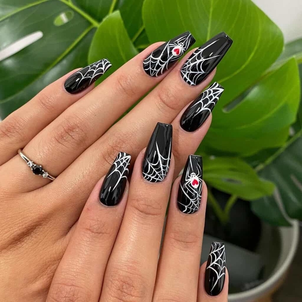 10 Cute But Spooky Halloween Nail Designs For 2023 - picture 8