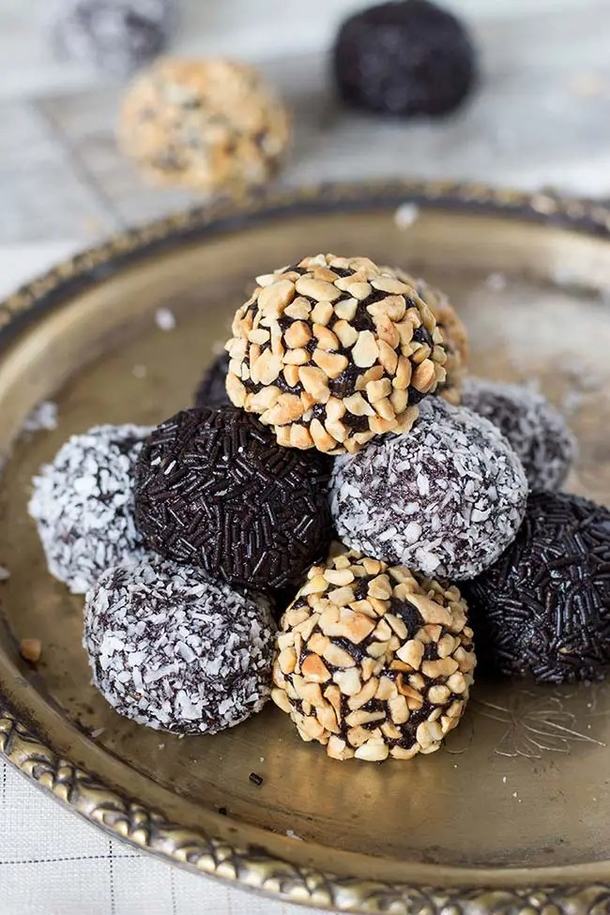10 Deliciously Amazing Super Bowl Desserts To Make In 2024 - picture 10