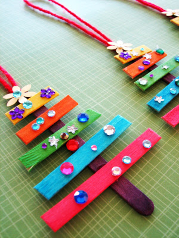 10 DIY Christmas Popsicle Stick Crafts for Kids to Make - picture 6