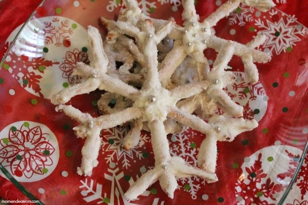 10 DIY Snowflake Crafts That Scream Winter - picture 11