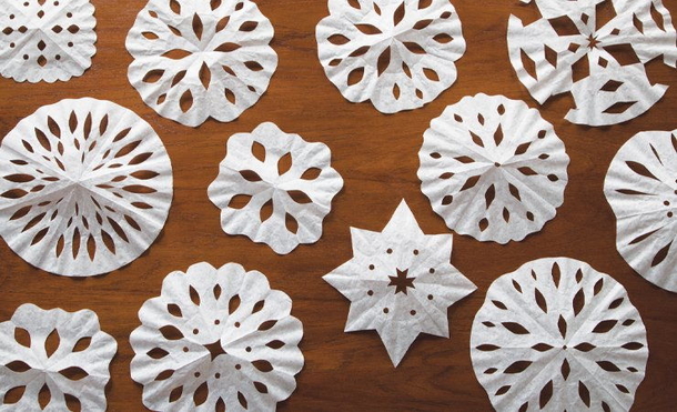 10 DIY Snowflake Crafts That Scream Winter - picture 3