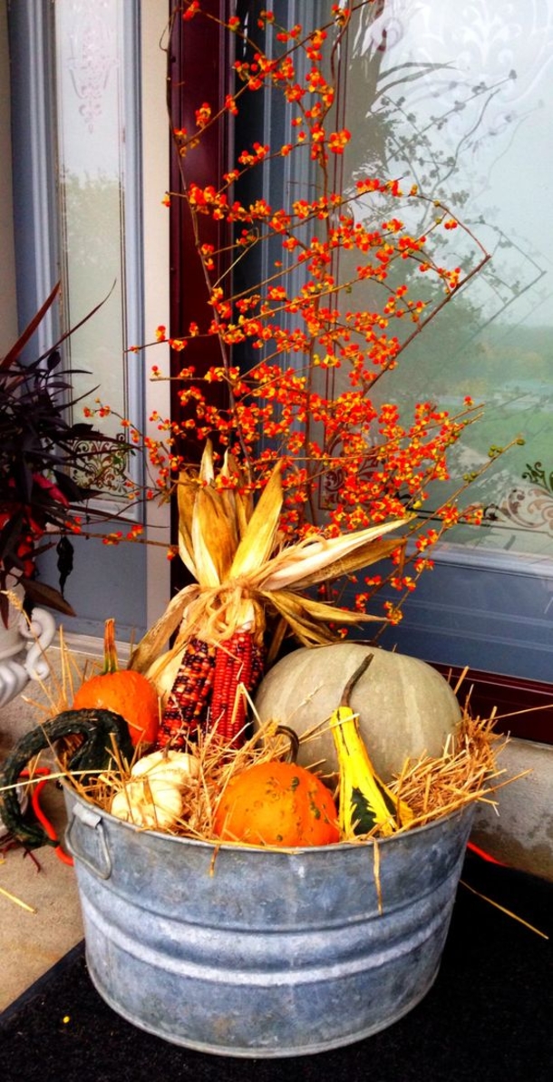 10 Eye-Catching Fall Porch Ideas To You Ready For The Autumn Season - picture 3
