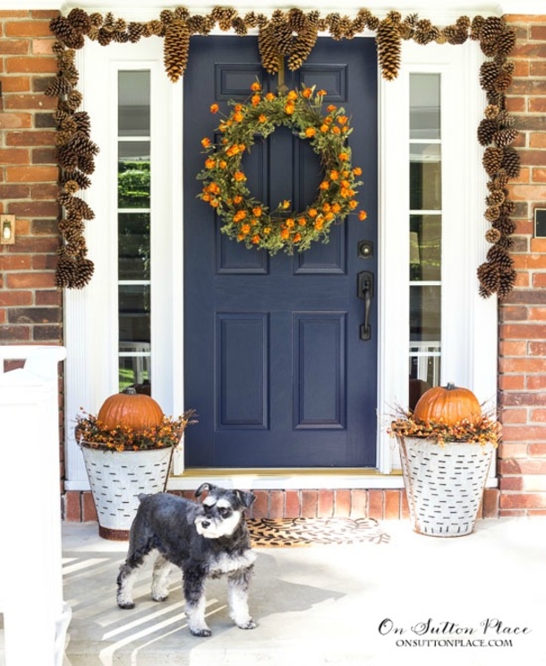 10 Eye-Catching Fall Porch Ideas To You Ready For The Autumn Season - picture 8