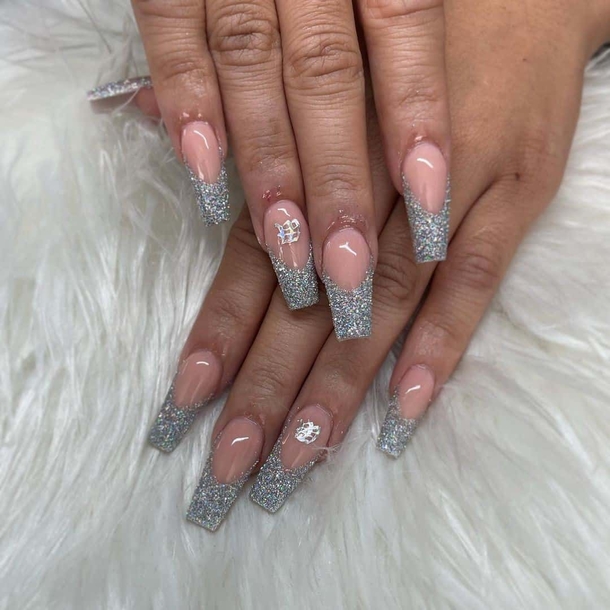 10 Gorgeous And Glamorous Birthday Nail Ideas For 2023 - picture 6
