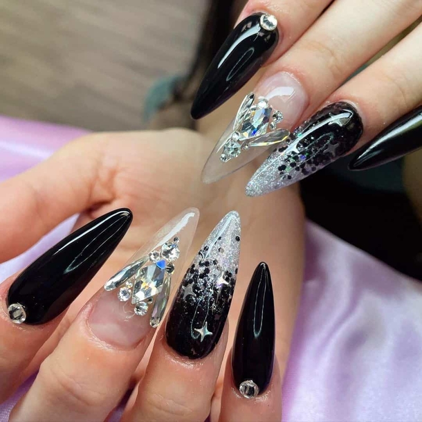 10 Gorgeous And Glamorous Birthday Nail Ideas For 2023 - picture 9