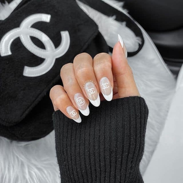 10 Gorgeous White Nail Ideas You Have To Try This Year - picture 2