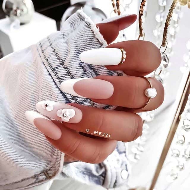 10 Gorgeous White Nail Ideas You Have To Try This Year - picture 4