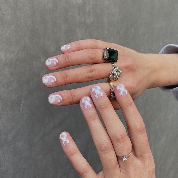 10 Gorgeous White Nail Ideas You Have To Try This Year - picture 6