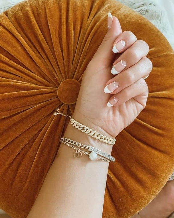 10 Gorgeous White Nail Ideas You Have To Try This Year - picture 8