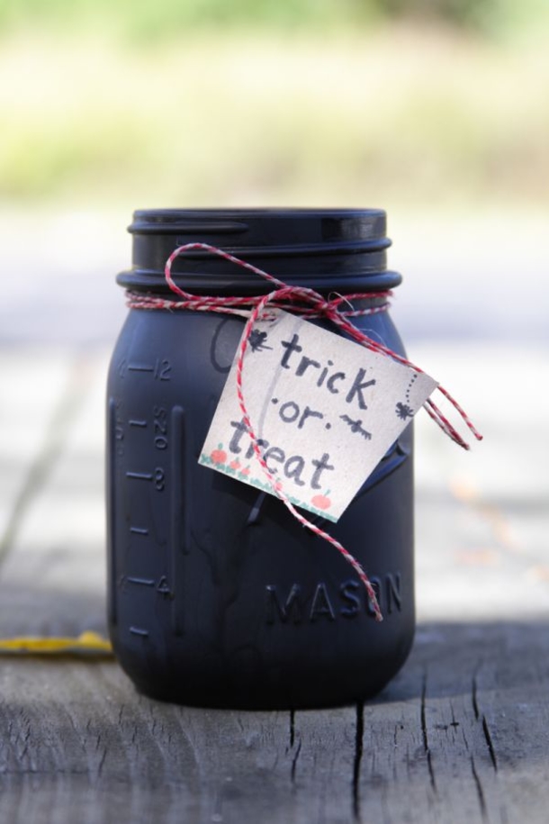 10 Halloween Mason Jar Decor Ideas - picture 10
