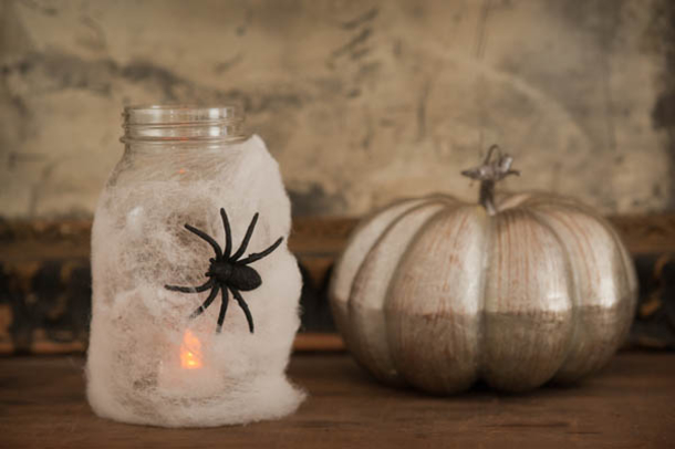 10 Halloween Mason Jar Decor Ideas - picture 11