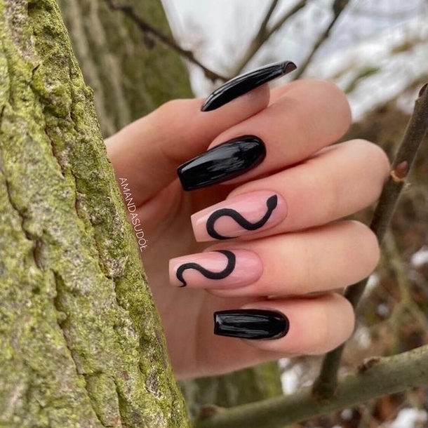 10 Halloween Nail Designs & Ideas To Get You In The Spooky Spirit - picture 11