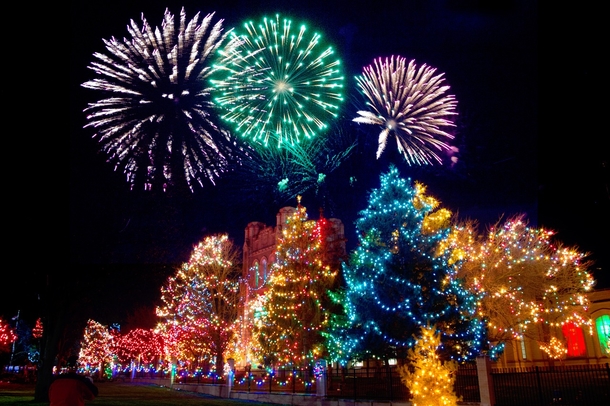 10 Holiday Christmas Background Themes - picture 8
