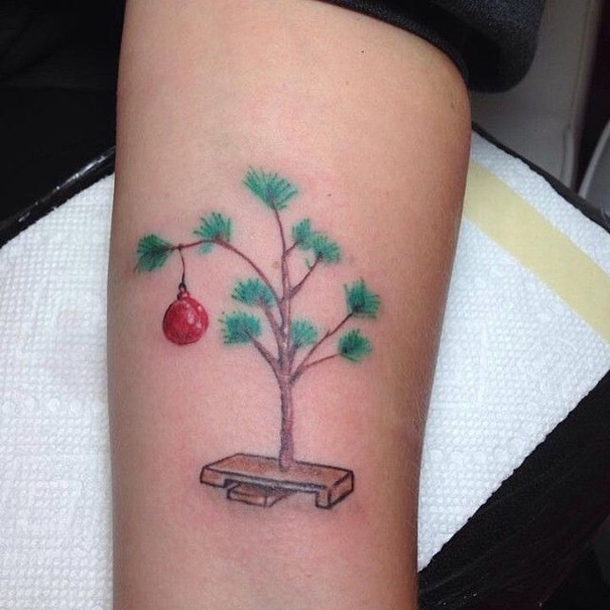 10 Holiday Tattoos For Christmas - picture 11
