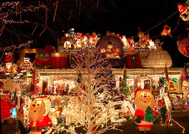 10 Houses That Were Decorated By Crazy Christmas Lovers - picture 11
