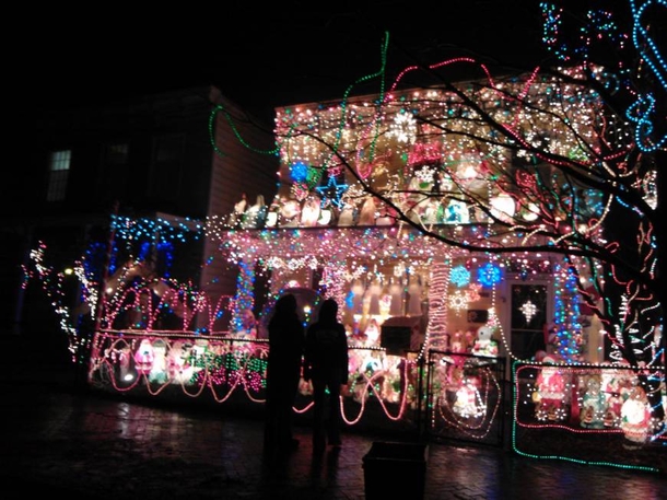10 Houses That Were Decorated By Crazy Christmas Lovers - picture 3
