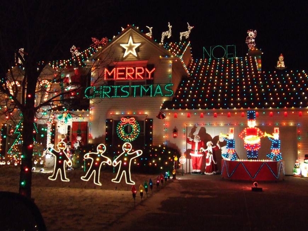 10 Houses That Were Decorated By Crazy Christmas Lovers - picture 4