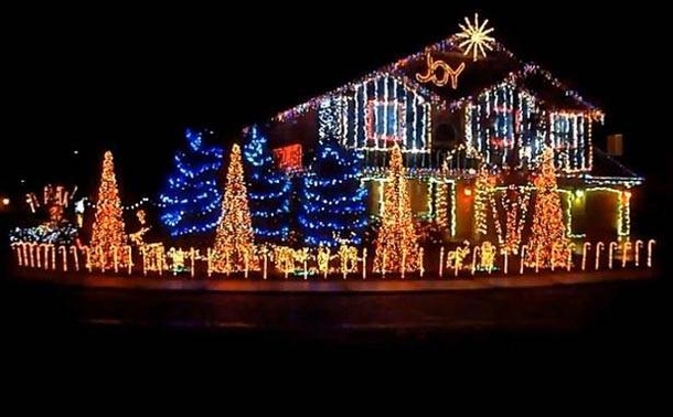 10 Houses That Were Decorated By Crazy Christmas Lovers - picture 8