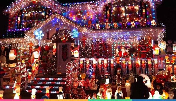 10 Houses That Were Decorated By Crazy Christmas Lovers - picture 9