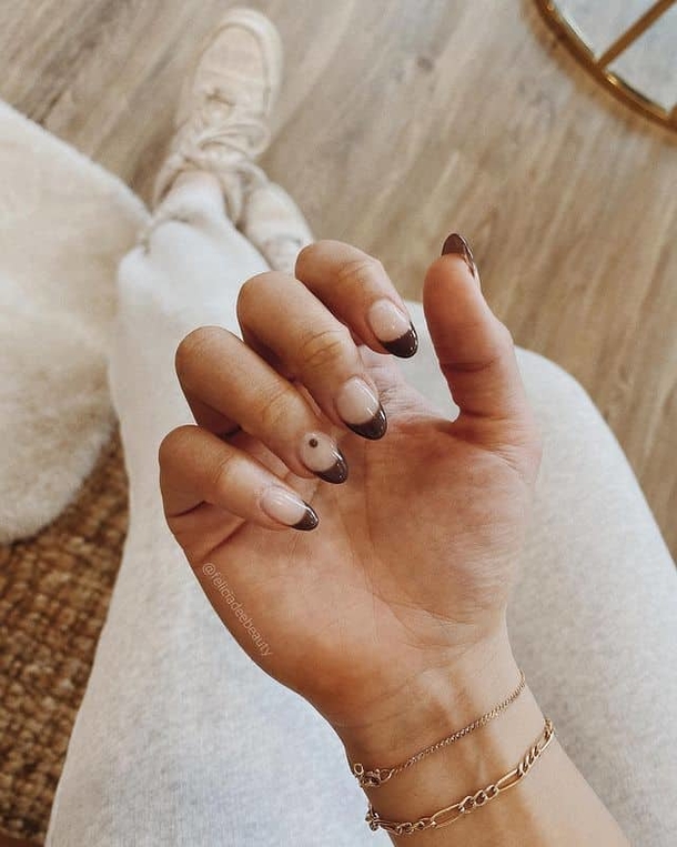 10 Inspiring Neutral Nail Designs Any Woman Will LOVE - picture 3