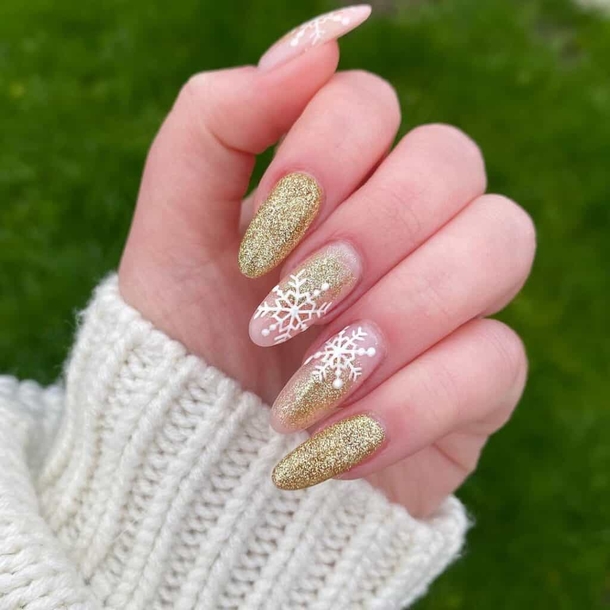 10 Instagram / Threads App Worthy Christmas Nails For 2023 - picture 10