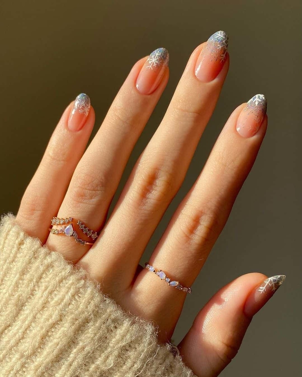 10 Instagram / Threads App Worthy Christmas Nails For 2023 - picture 4