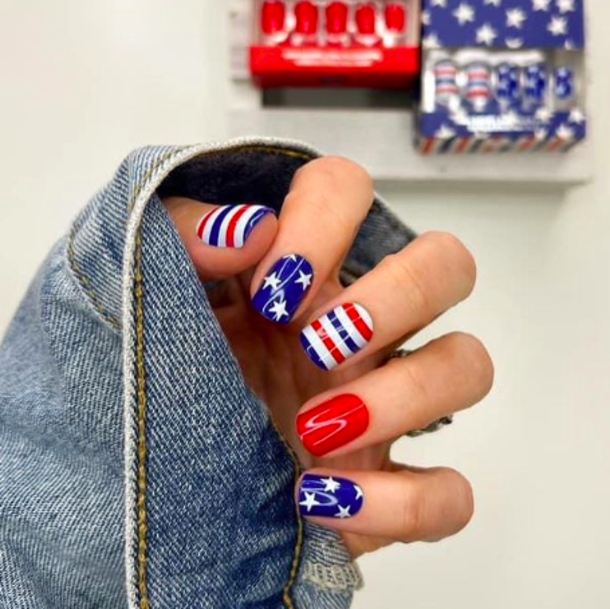 10 Must-Try 4th of July Nail Designs for 2023 - picture 11