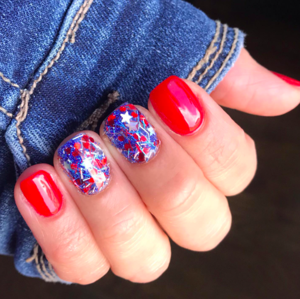 10 Must-Try 4th of July Nail Designs for 2023 - picture 6